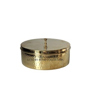 Cazuela Chapati de metal de estilo indio tradicional con un elegante acabado martillado y tapa aislada que retiene el calor - Product Image 1