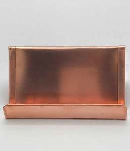 Support de carte au design unique en couleur cuivre avec métal parfait pour la décoration de table et le stockage de cartes élégant et fonctionnel - Product Image 4