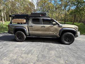 Toyota Tacoma Trailhunter 2025, Doble Cabina, 4x4, Gasolina, Bajo Kilometraje - Product Image 2