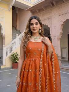 ชุดผ้าไหมซาลวาร์คอเมซปักลายหรูหราพร้อม dupatta และปาร์ตี้ล่างและงานแต่งงานสไตล์บอลลีวูด - Product Image 2