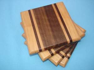 Sous-verres carrés classiques en noyer et bois, écologiques et faits à la main |   5 mm d'épaisseur |   Couleur et logo personnalisables |   Vendu en lots de 2+ - Product Image 5