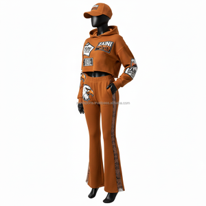 ชุดวอร์มผู้หญิง ผ้าฝ้ายผสมโพลีเอสเตอร์คุณภาพสูง 320 GSM สีน้ำตาล ดีไซน์ขาบาน พร้อมโลโก้ปัก  ไซส์พลัส - Product Image 4