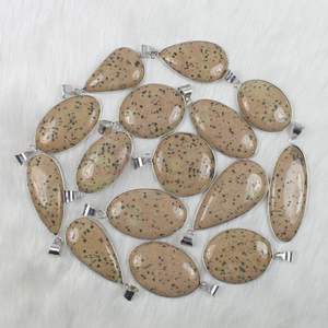 Colgantes de piedras preciosas de jaspe dálmata natural Collar de cabujones chapados en plata Encanto religioso Lote Colgante de jaspe dálmata - Product Image 2