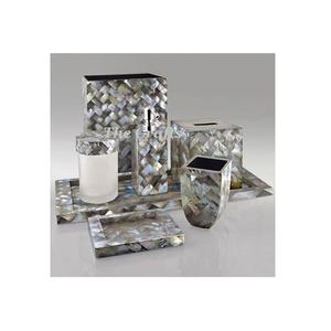 Ensemble de huit accessoires de salle de bain en métal couleur or, taille et forme personnalisées - Product Image 4