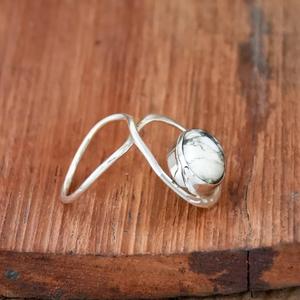 แหวนครบรอบดีไซน์แบบเกลียวทำด้วยมือเงินสเตอร์ลิง925อัญมณีสีขาวฮาวไลท์สัญลักษณ์คริสเตียนของขวัญสำหรับเธอ - Product Image 4