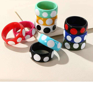 Brazalete de Resina Tallado a Mano para Mujer, Brazaletes Personalizados de Moda, Estilo Romántico para Bodas, Artesanías de Resina - Product Image 1