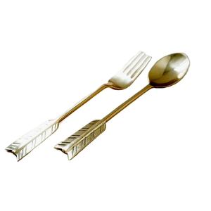Juego de cubiertos de acero inoxidable de estilo americano de lujo de 4 piezas con asas estampadas ecológicas hechas a mano en latón dorado - Product Image 2
