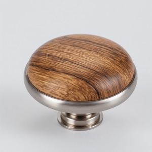 Bouton royal en métal et bois en laiton fabriqué avec des gravures traditionnelles offrant un look premium pour une décoration intérieure intemporelle - Product Image 5