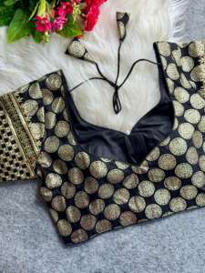 Las mujeres cómodas altamente recomendadas usan una blusa multicolor para Sari disponible a precios mayoristas de la India - Product Image 3