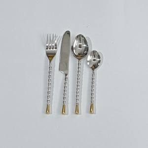 Ensemble de couverts en acier inoxydable très demandé, avec manche torsadé, polyvalent pour les repas décontractés et les occasions formelles. - Product Image 1