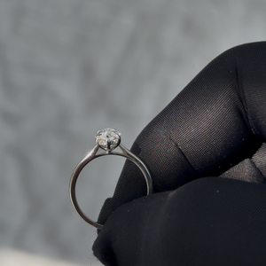 แหวนหมั้นเพชรเม็ดเดี่ยว 1.5 กะรัต ทอง 14K |   เพชรแล็บที่เป็นมิตรต่อสิ่งแวดล้อม |   สี E ความสะอาดระดับ VVS |   ได้รับการรับรองจาก IGI สำหรับผู้หญิง ขัดเงาอย่างดี - Product Image 4