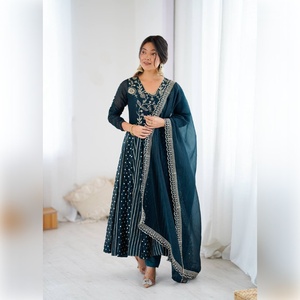 Robe Anarkali en soie croquante élégante et festive, broderie, travail de séquence, manches longues, ensemble prêt à porter, pantalon, dupatta - Product Image 1