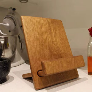 Support de téléphone ou de livre en bois artisanal pour bureaux, offrant un soutien à l'étude, finition naturelle et designs élégants - Product Image 1