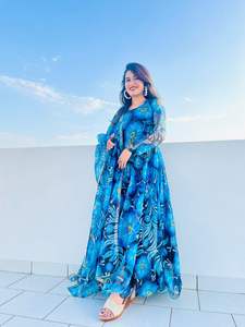 El último diseñador Heavy Digital Flower Print Anarkali Gown Organza Silk de Fab Zone Indian & Pakistani Clothing - Product Image 4