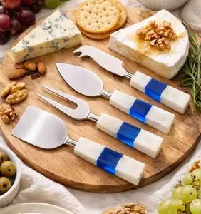 Juego de Servidores de Queso Decorativos de Acero Inoxidable para Cocina con Mango Plateado - Product Image 4