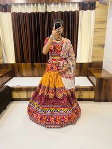 Excellente Qualité Style Moderne Belle Coton Soie Lehenga Choli Avec Dupatta Avec Butta & Dentelle Et Gamthi Travail Femme Mode - Product Image 2
