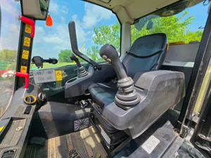 Chargeuse télescopique JCB 3TS-8T d'occasion à prix abordable avec flèche télescopique, godet de terrassement DB84 et broyeur forestier FAE - Product Image 6