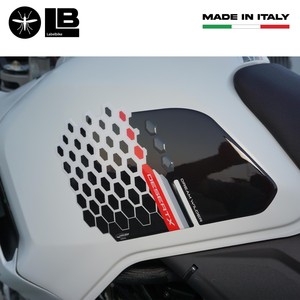 Adesivi protettivi laterali 3D per serbatoio moto compatibili con Ducati DesertX - Product Image 2