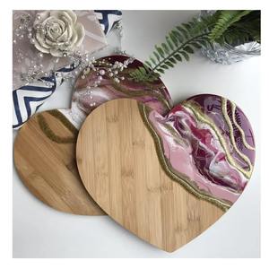 Achetez à bas prix un plateau à fromage en bois et résine de designer, planche à découper de haute qualité, plateau de service à fromage, fait à la main, facile à laver au lave-vaisselle - Product Image 4