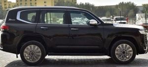 โตโยต้า แลนด์ครุยเซอร์ ปี 2022 รุ่น VX.R ทวินเทอร์โบ เบาะหนังสีเข้ม ล้อแม็ก R20 เครื่องยนต์ดีเซล เกียร์อัตโนมัติ ประสิทธิภาพเชื่อถือได้ พวงมาลัยซ้าย - Product Image 3