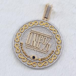 3Ct corte redondo Real Moissanite Allah colgante de encanto para hombre 14K chapado en oro blanco - Product Image 1