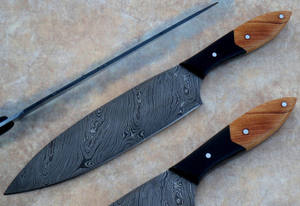 Couteau de chef de cuisine personnalisé en acier damas fait à la main avec capacité de coupe de légumes de haute qualité avec une gaine en cuir - Product Image 5