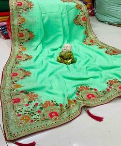 Obtenez un look riche dans notre nouvelle arrivée robe de réception satin multi-fils saree orné de travaux de perles exquis - Product Image 6