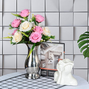 Vase à fleurs personnalisé personnalisable en fer poli miroir design côtier écologique avec couleurs personnalisées et logo pour bureau à domicile - Product Image 1