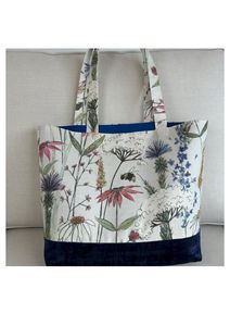 Sac fourre-tout en toile de coton brodé Wild Garden avec illustration florale crème, motif multicolore pour le transport quotidien - Product Image 2