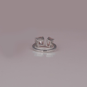 Anillo de Compromiso con Engaste de Bisel en Oro Blanco de 18 Quilates, Diseño Personalizado, Corte Esmeralda Asscher, Diamante Rosa Cultivado en Laboratorio, Certificado IGI 2.5-3.0 - Product Image 4