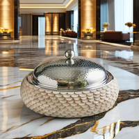 Casserole en acier inoxydable isolée de luxe avec finition nacre, design moderne, passe au lave-vaisselle