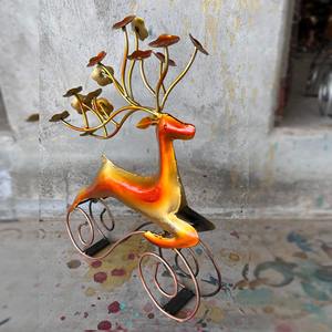 Estatuilla de Reno de metal elegante con astas artísticas Acento de decoración del hogar elegante para sala de estar o configuración festiva - Product Image 2