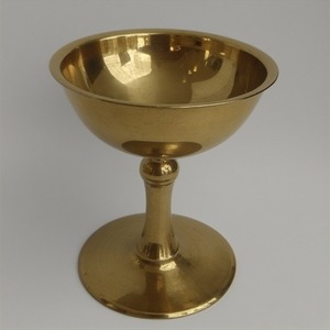 Cáliz de Iglesia Chapado en Oro Vintage Hecho a Mano con Grabados de Base Decorativos Perfecto para Servicio de Vino Litúrgico y Espiritual - Product Image 2