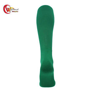 บริการ OEM ราคาโรงงาน ถุงเท้าฟุตบอลผู้ชายสำหรับฤดูหนาว ถักทอจากวัสดุที่เป็นมิตรกับสิ่งแวดล้อม ระบายอากาศได้ดี คุณภาพสูง พร้อมโลโก้ที่ข้อเท้า - Product Image 4