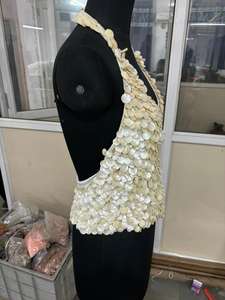 เสื้อกล้ามไหมถักสำหรับผู้หญิง ยี่ห้อจูเลียตต์ ประดับเลื่อมและพู่ห้อย สายปรับได้ เซ็กซี่ งานแฮนด์เมด ผ้าไหมแท้ 100% - Product Image 3