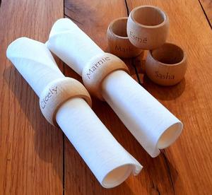 Ronds de serviette en bois en forme de coeur Romantinc de haute qualité pour anniversaire de mariage et toute autre occasion caractéristique stockée - Product Image 3