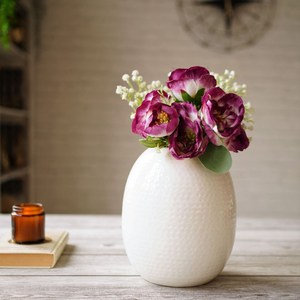 Jarrón de forma ovalada de brote martillado blanco para decoración del hogar Uso de decoración festiva moderna Mesa decorativa para el hogar vare made India - Product Image 3