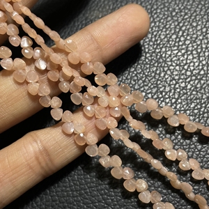 ลูกปัด briolette รูปหัวใจขนาดเล็กสีพีชมูนสโตนขนาด4-4.5มม. ลูกปัดอัญมณีขายส่งจากผู้จำหน่ายที่เชื่อถือได้ - Product Image 4