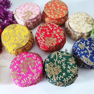 Joyero bordado Favor DE BODA indio, caja de regalo, caja de recuerdo Haldi Mehendi Sangeet, regalo de inauguración de la casa, regalo de dama de honor - Product Image 1