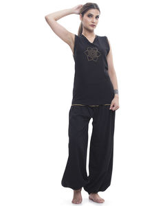 Top de yoga sin mangas de patrón sólido para mujeres adultas bellamente diseñado para gimnasio de yoga o ropa informal con estampado geométrico - Product Image 2