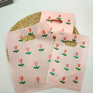 Sacs cadeaux pour achats de supermarché avec logo personnalisé Sacs d'emballage en plastique à poignée découpée Sacs à provisions imprimés de logo personnalisables - Product Image 6