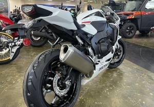 En stock: Motocicletas deportivas CBR1000RRR 2026 disponibles para la venta y listas para exportar - Product Image 5