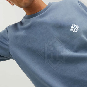 เสื้อสเวตเชิ้ตผู้ชายสำหรับฤดูหนาว ราคาดีที่สุด บริการ OEM ลายเรียบ ผ้าฟลีซรักษ์โลก ตัวเลือกปรับแต่งได้ ขายดี - Product Image 4