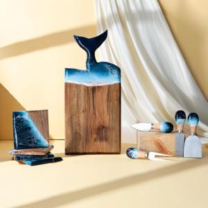 Planche à découper en bois sur le thème des poissons côtiers pour la décoration de cuisine de style plage et le service de fruits de mer, fabriquée à la main en Inde - Product Image 2