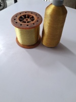 Kushang Textile Na Nouveaux fils à broder métalliques teints en polyester or et argent 150/2, fil imperméable pour vêtements et sacs