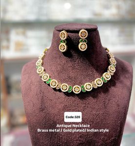 Ensemble de bijoux antiques de mariée rayonnante pour femmes avec look lourd et boucles d'oreilles parfaites pour les occasions festives et culturelles - Product Image 4