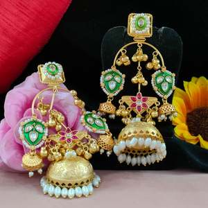 Pendientes Jhumkas Meenakari Fusion Kundan Apla Polish con Piedras Kundan Radiantes, Trabajo de Esmalte, Arte Tradicional con un Toque Moderno - Product Image 2