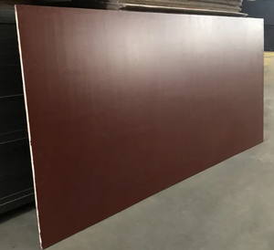 Tablero Fenólico E1 de Alta Resistencia de Fabricante Vietnamita, Contrachapado Recubierto con Película Marrón-Negra, Núcleo de Pino, Ecológico, Reutilizable 6-8 Veces - Product Image 1