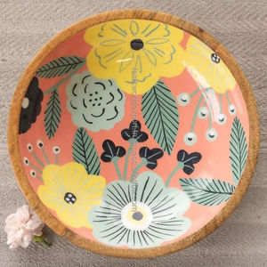 Bol à fruits en bois de manguier imprimé à la main en émail à motif abstrait Ensemble de cuillères à salade décoratives de service minimal par FWE - Product Image 1