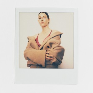 Sujetador deportivo para correr de talla grande con logotipo de sublimación personalizado, ropa de yoga, top de fitness, sujetadores deportivos de apoyo negros para mujer en blanco baratos - Product Image 4